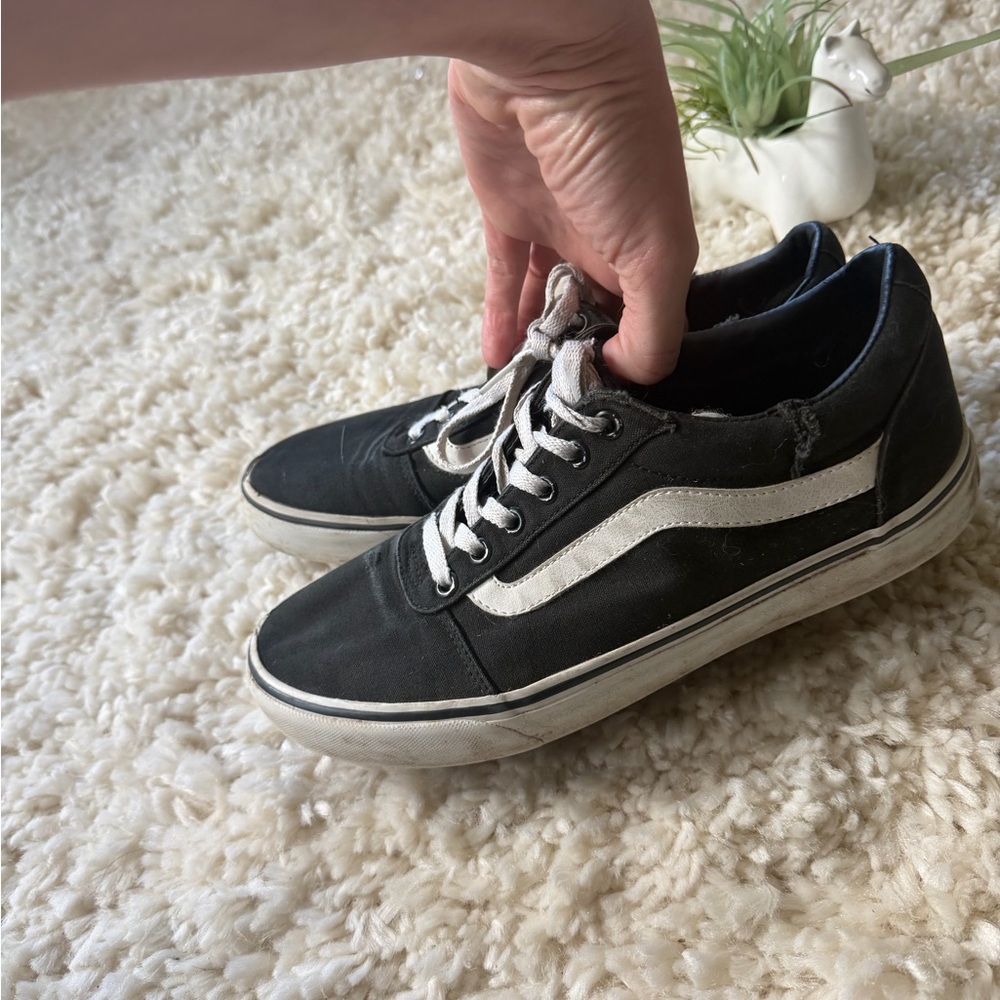 Vans off the wall skater shoes Black and White Low Top Skate Sneakers - Picture 3 of 10
